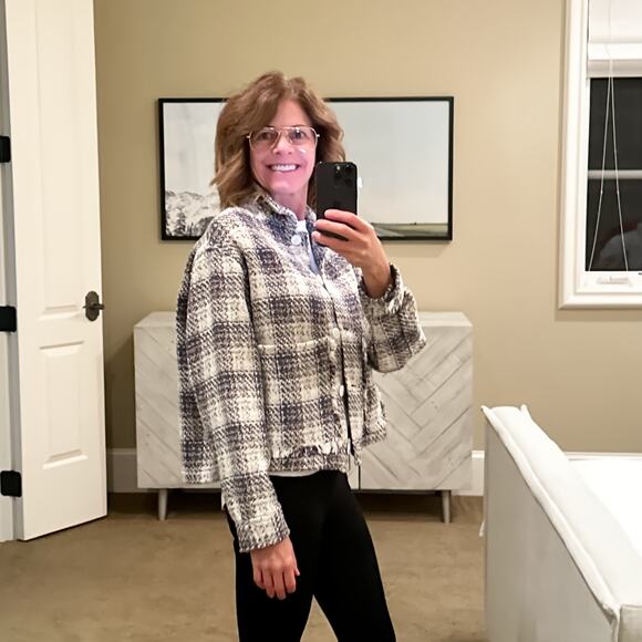 BLANKNYC Once In A Lifetime Cropped Shacket S - Picture 6 of 12